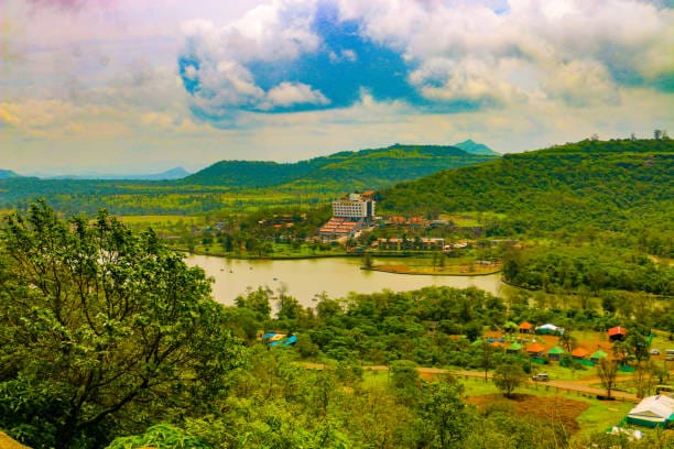 Saputara hill station in monsoon with lake and greenery